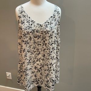 EUC Cabi tank. Size L